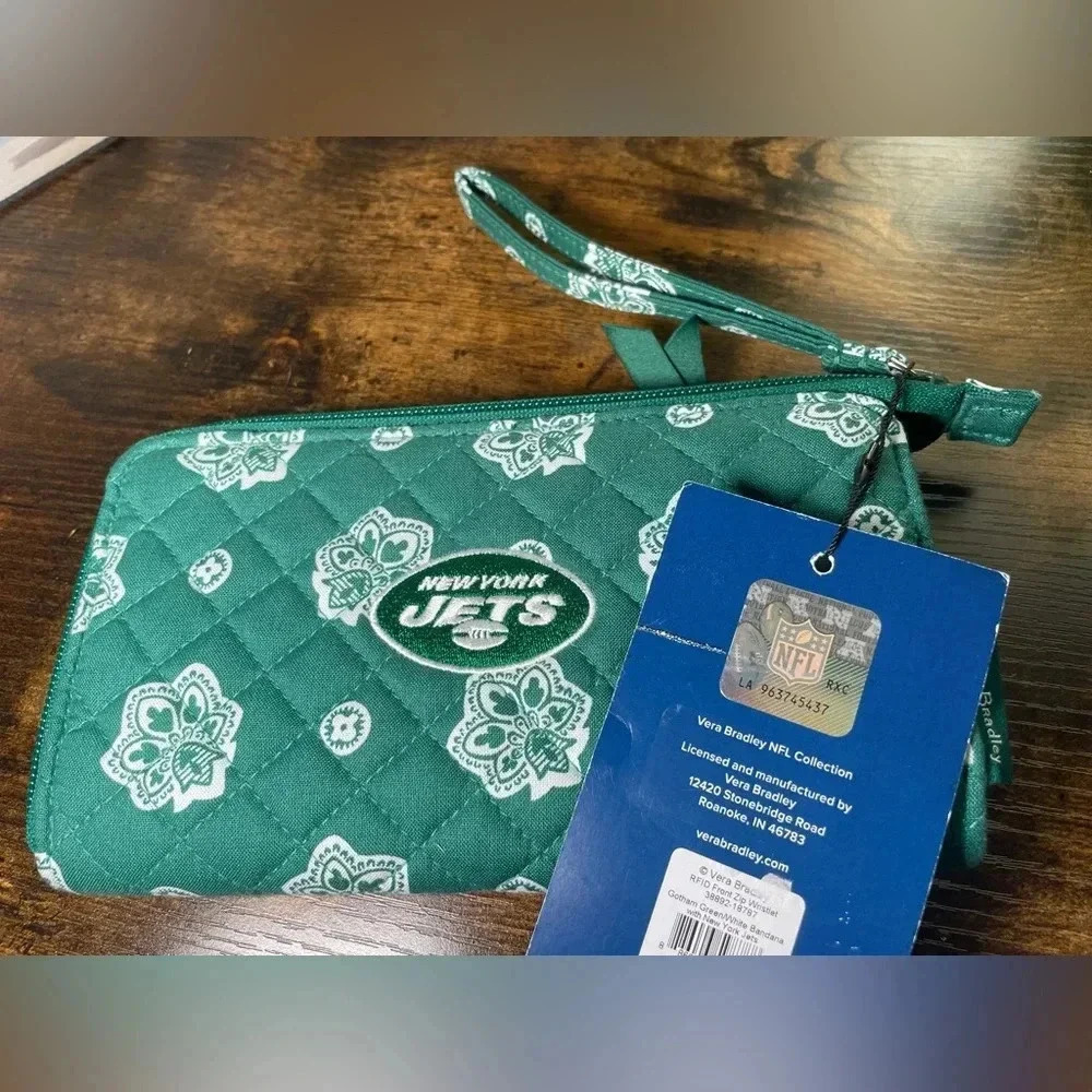 Vera Bradley NFL New York Jets Wristlet Wallet NEW RFID Front Zip Green Quilted - Picture 5 of 5